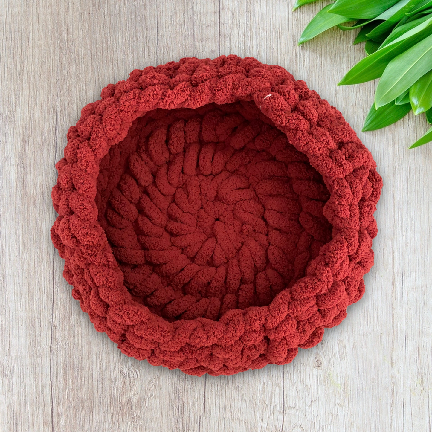 Cranberry/Burgundy Circular Pet Bed